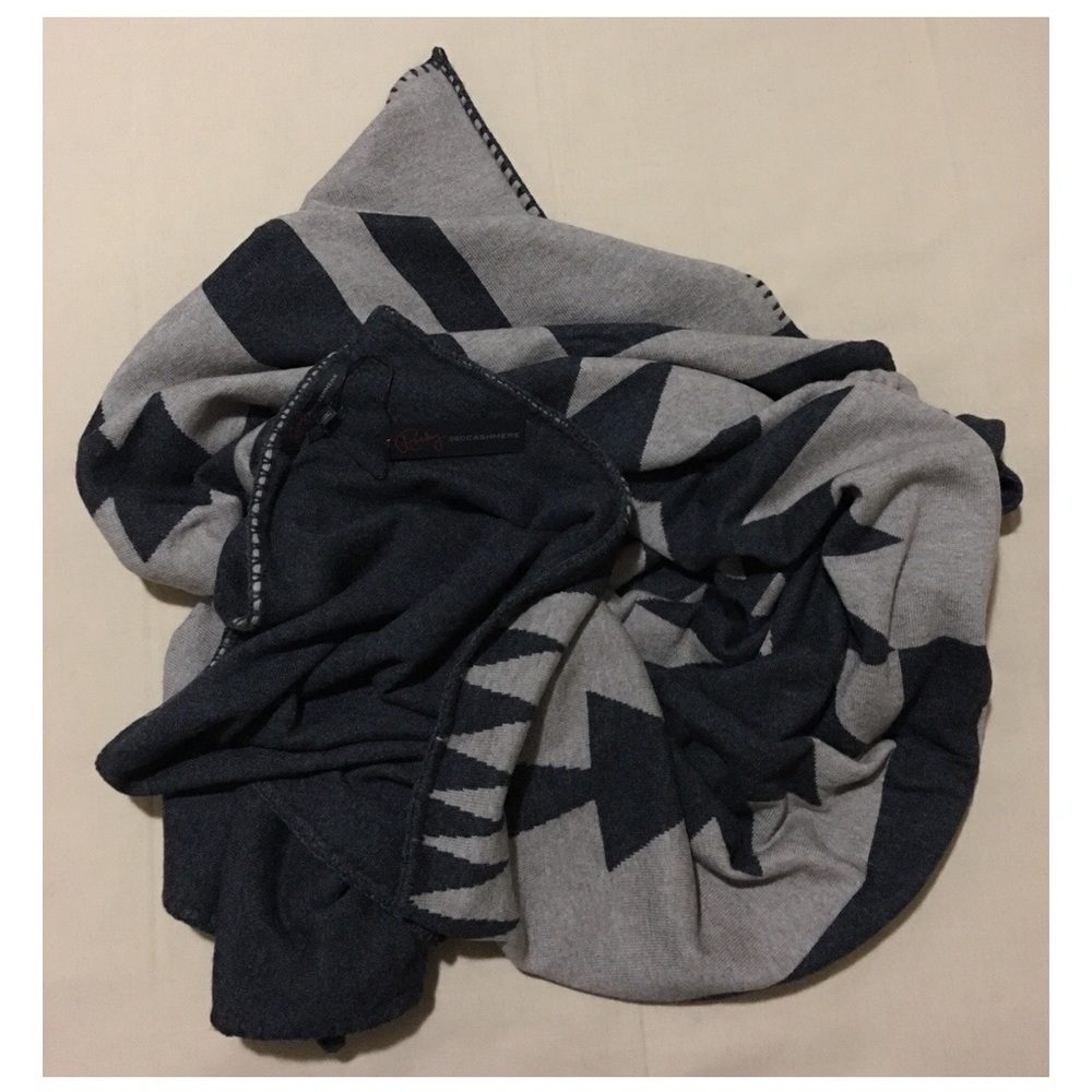 360 CASHMERE Tribal Blanket Retail: $449 - Picture 6 of 7